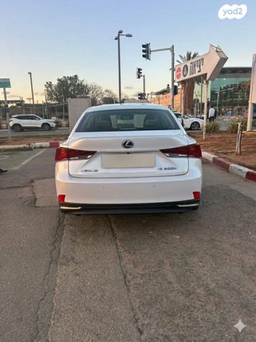 מודעת רכב לקסוס IS