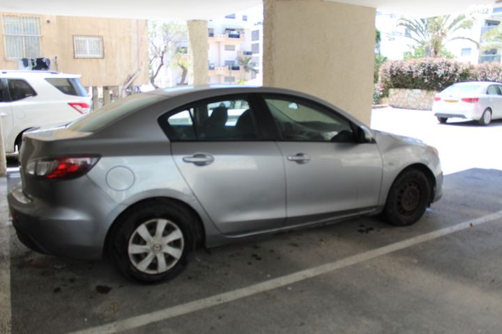 מודעת רכב מאזדה 3