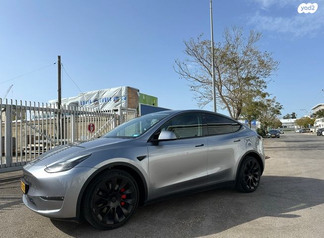מודעת רכב טסלה מודל Y