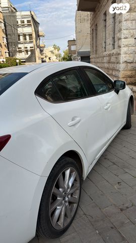 מודעת רכב מאזדה 3