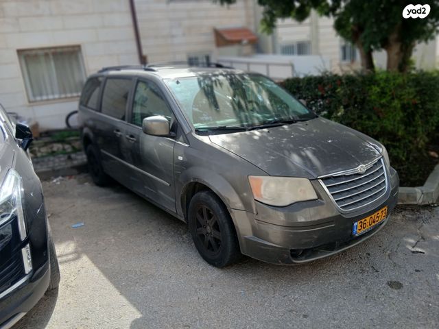 מודעת רכב קרייזלר גראנד וויאג'ר