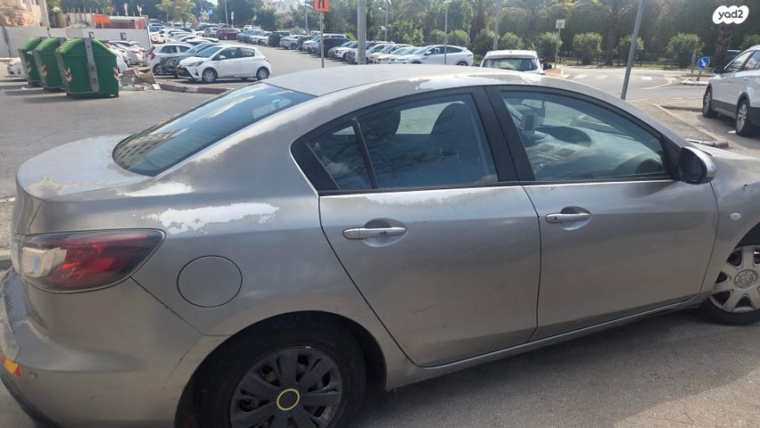 מודעת רכב מאזדה 3