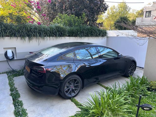 מודעת רכב טסלה מודל 3