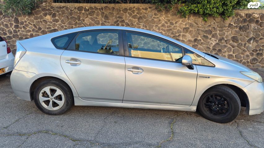 מודעת רכב טויוטה פריוס