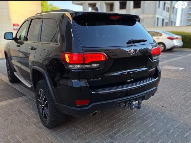 מודעת רכב ג'יפ גרנד צ'ירוקי