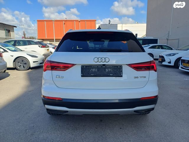 מודעת רכב אאודי Q3 1