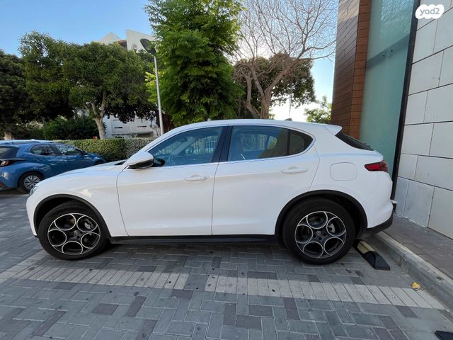 מודעת רכב אלפא רומיאו סטלביו