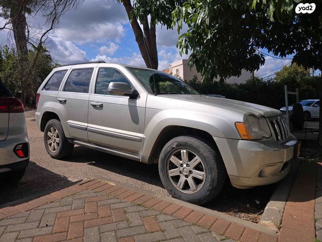 מודעת רכב ג'יפ גרנד צ'ירוקי