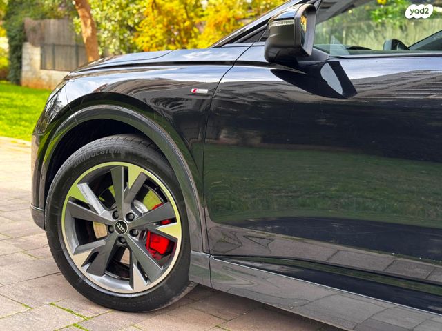 מודעת רכב אאודי Q4 e-tron