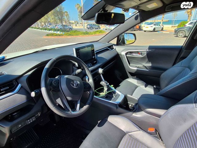 מודעת רכב טויוטה RAV4