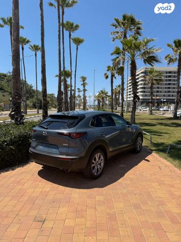 מודעת רכב מאזדה CX-30 2