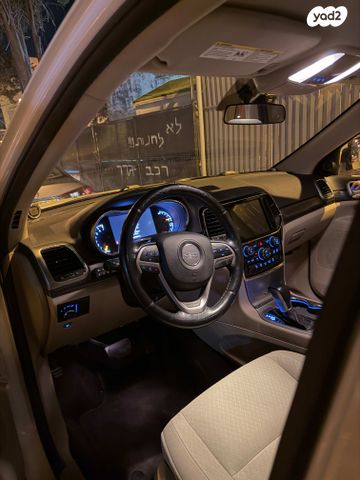 מודעת רכב ג'יפ גרנד צ'ירוקי