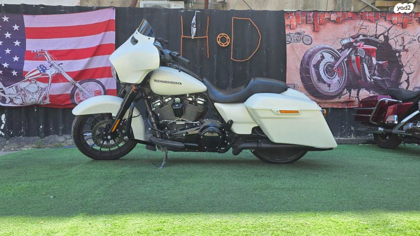 מודעת רכב הרלי דיווידסון סטריט גלייד