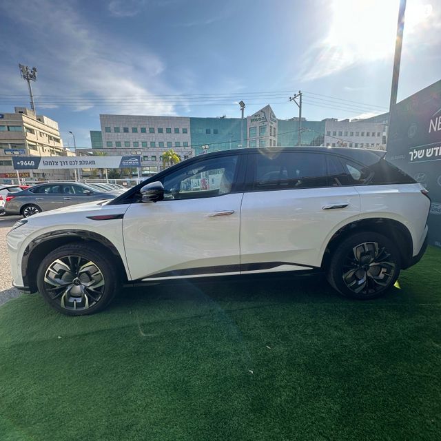 מודעת רכב הונגצ'י EHS7 2