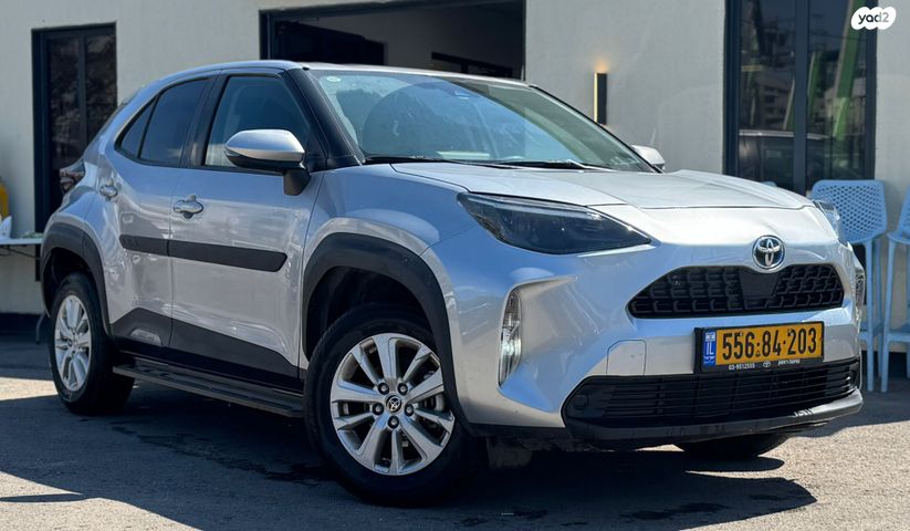 מודעת רכב טויוטה יאריס קרוס