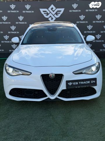 מודעת רכב אלפא רומיאו ג'וליה