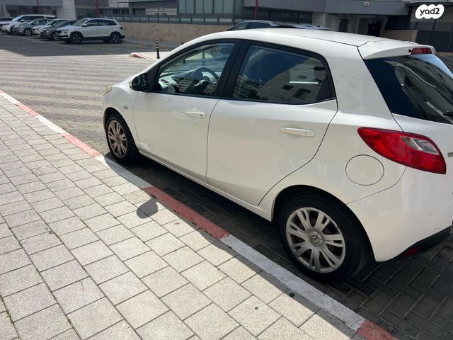 מודעת רכב מאזדה 2