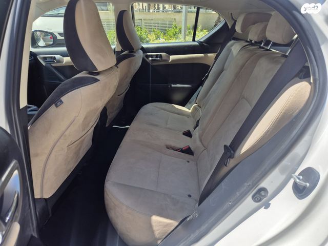 מודעת רכב לקסוס CT 2