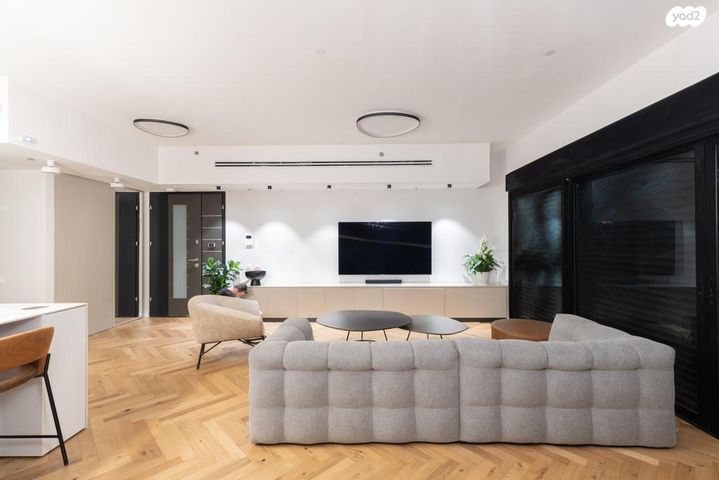 שולמית אלוני 7