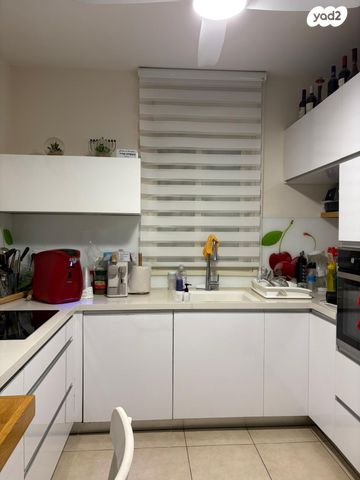 חנוך לוין 10