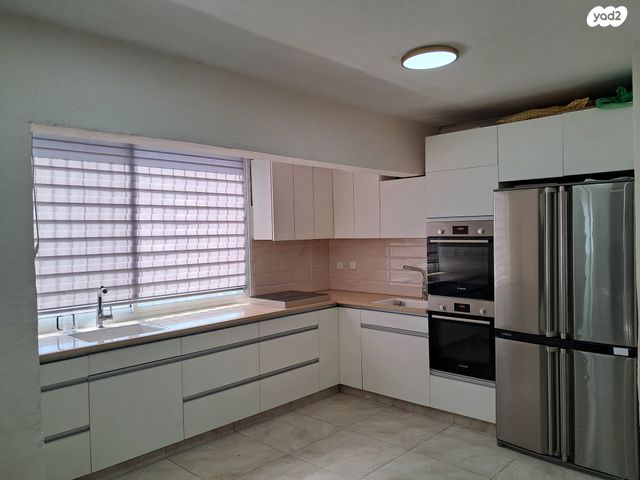 ז'בוטינסקי 18