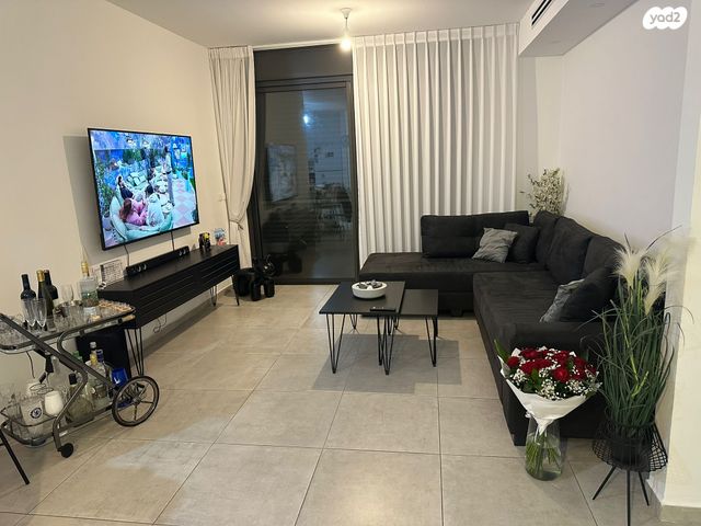 שושנת העמקים 1