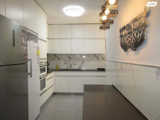 אברהם שפירא 8