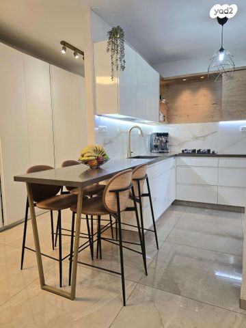 לואי ליפסקי 43