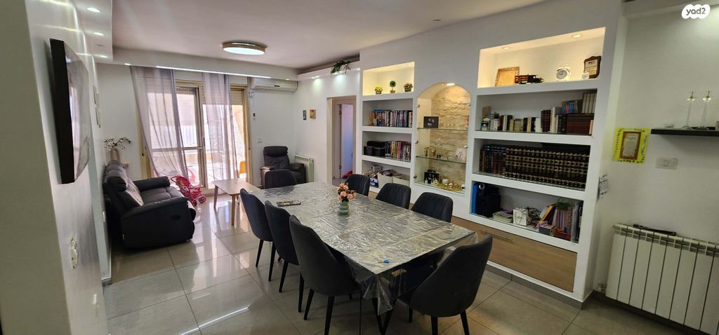 אדמורי ויז'ניץ 4