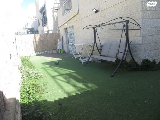 פנים מאירים 28