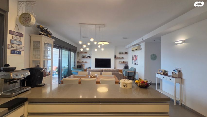 אפרים קציר 10