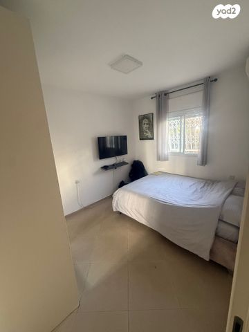 ח.מ. שפירא 17