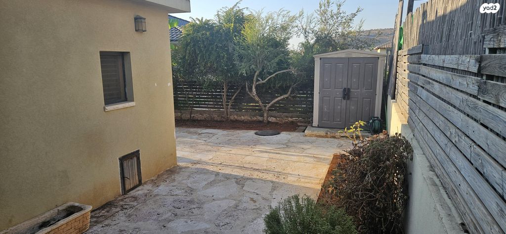 מאיר אריאל 18