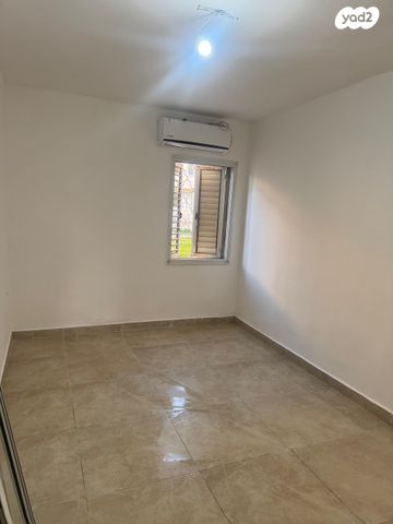 שדרות מנחם בגין 13