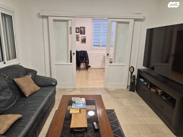 חצרות הדר 11