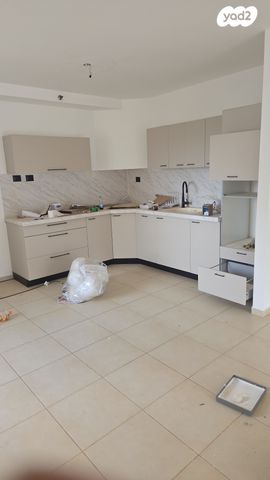 יפה אברהם 13