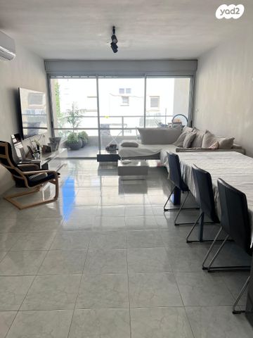 קרן היסוד 14