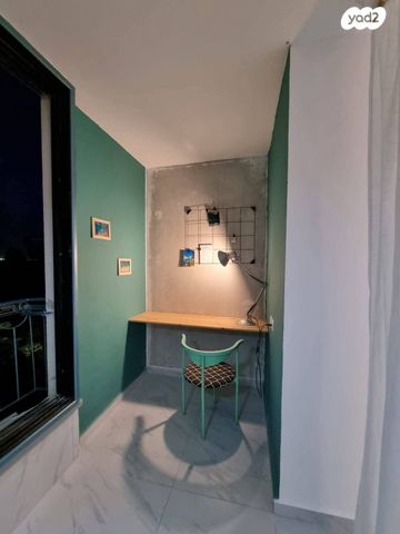 קדושי קהילת מזריץ' 12