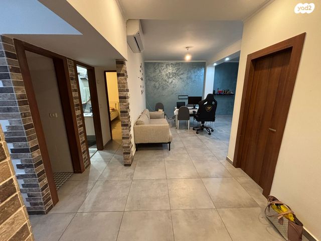 שדרת התמרים 5