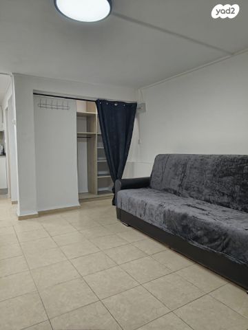 המחנך נפחא 64