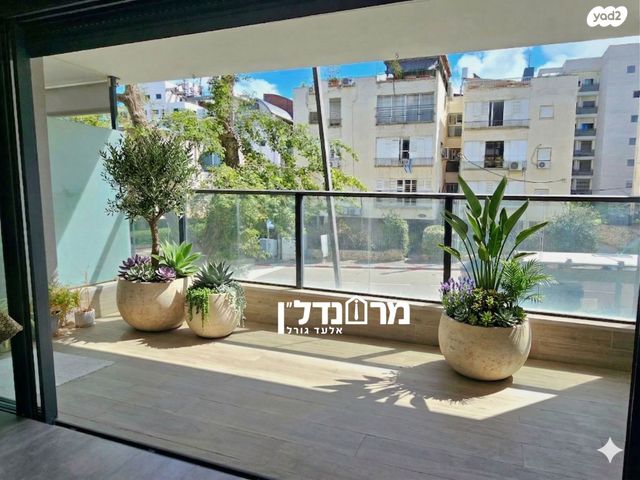 הרצליה הירוקה, נווה עובד