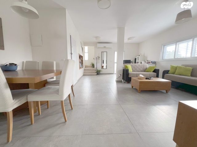 מודעת נכס, הרצליה