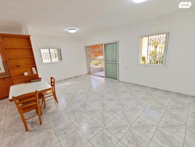 דירה, רמב"ם, ראשון לציון