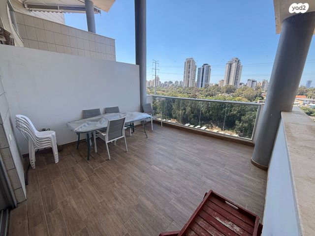 דירה, בנות חיל, ראשון לציון