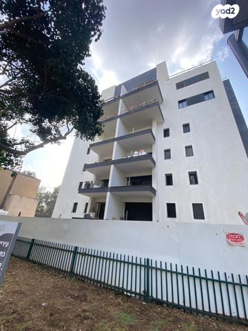 עזרא קורין 4