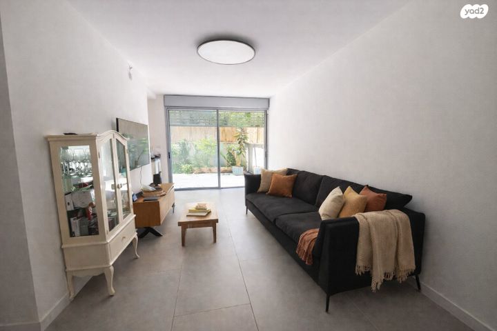 קרן היסוד 13