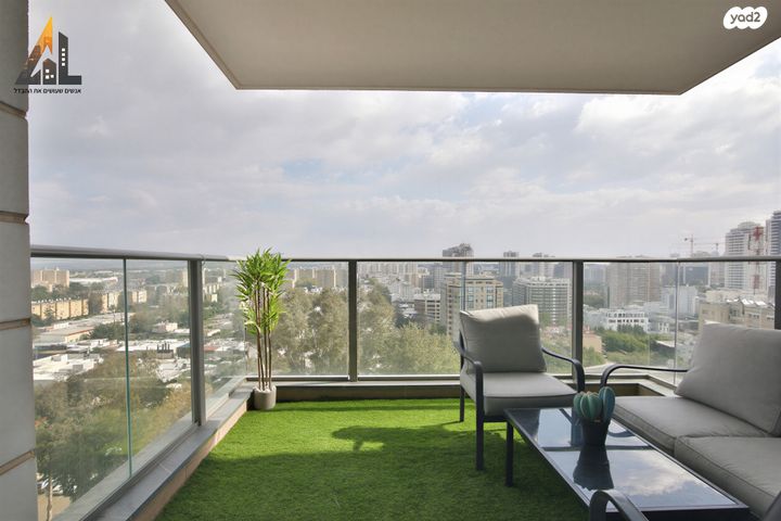 גאולה כהן 10