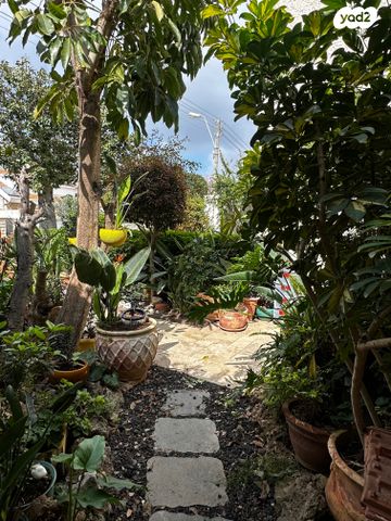 לאה גולדברג 