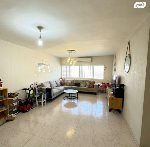 דירה, קרול, פתח תקווה