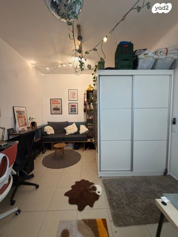 מקווה ישראל 21